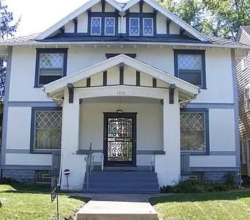 Izzy’s House – West Grand Avenue House